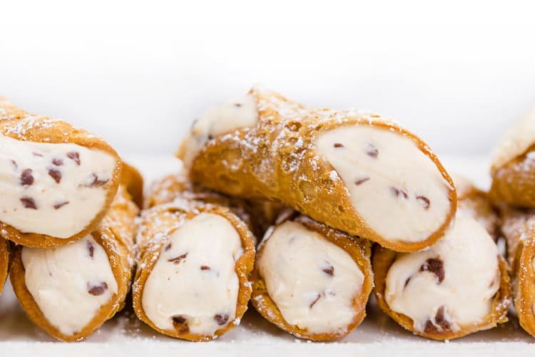Carlos Bakery cannolis